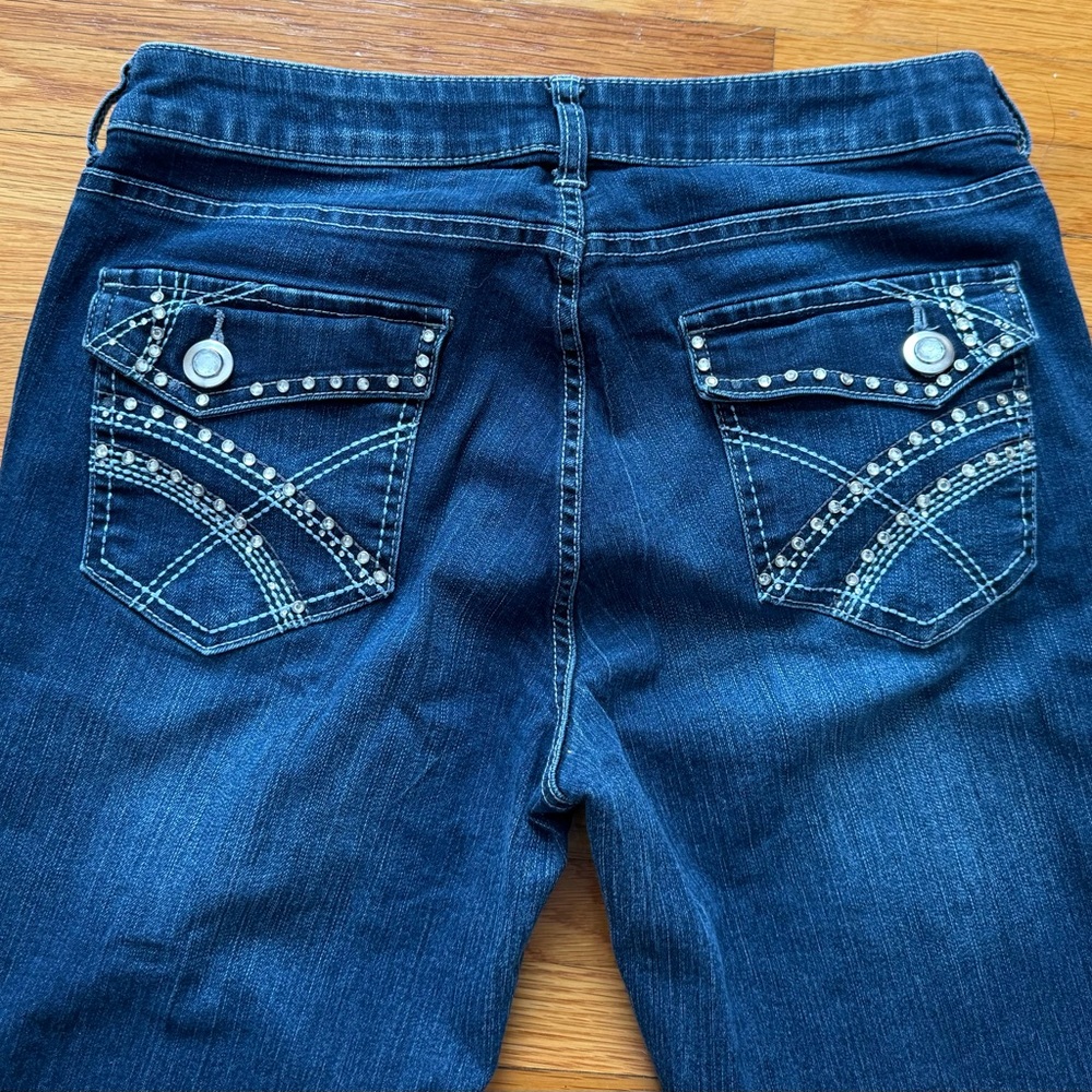 New York & Company Curvy Bootcut low rise embellished back pockets jeans, size 8